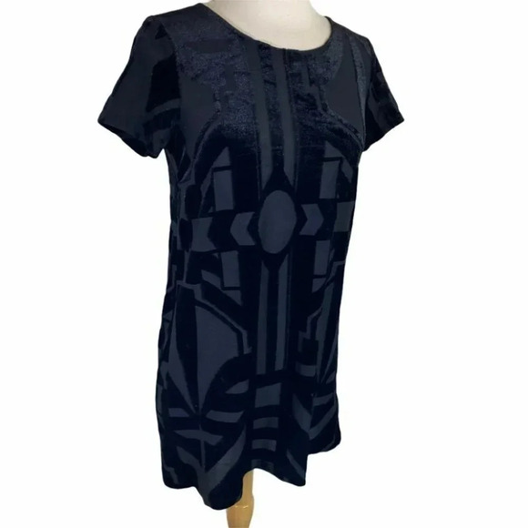 H&M Divided 6 little black dress with textured velvet + short sleeve - Picture 2 of 5